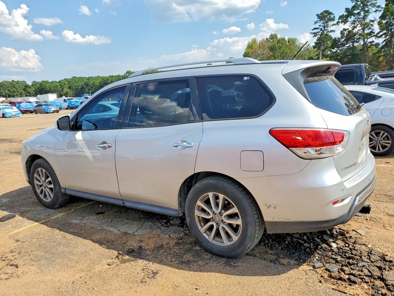 2013 Nissan Pathfinder S - Фото 2