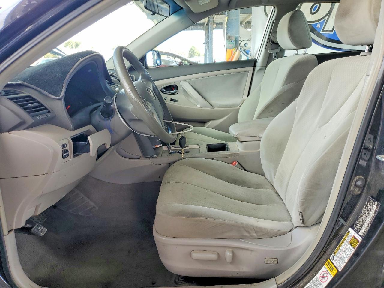 2009 Toyota Camry Le - Image 7
