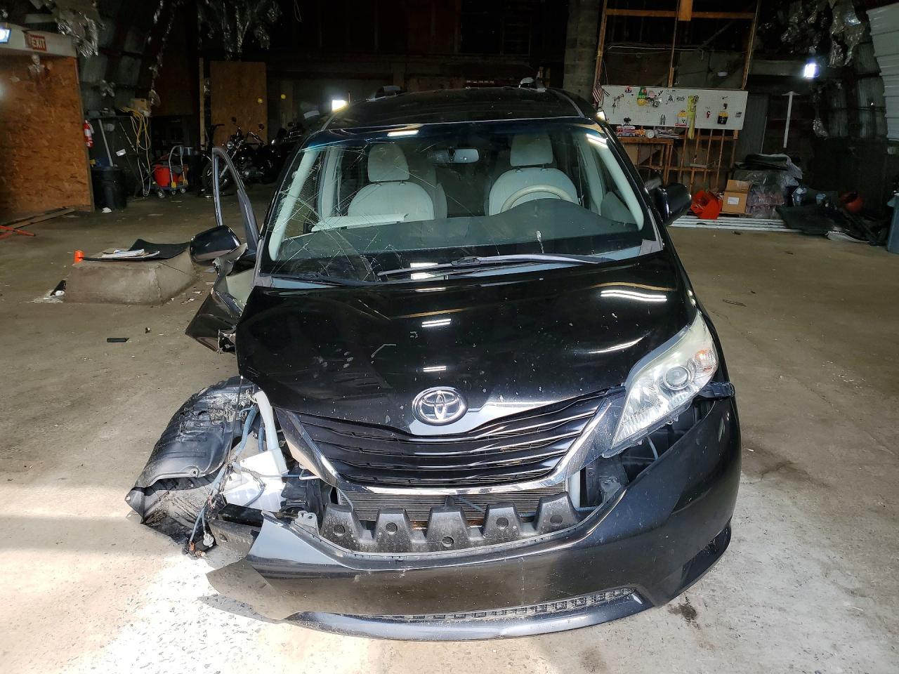 2011 Toyota Sienna Le - Фото 5