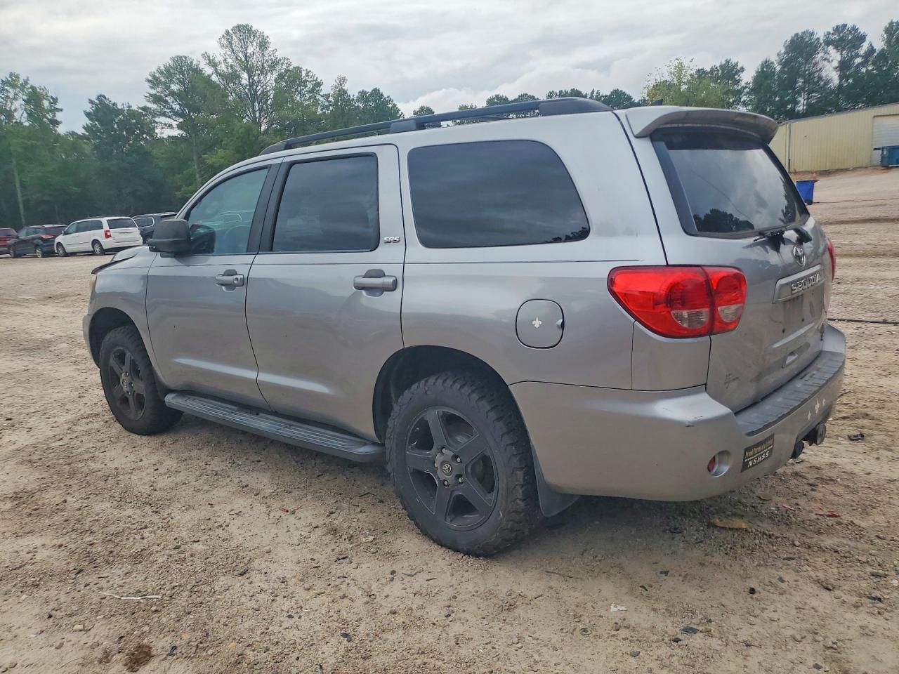 2012 Toyota Sequoia Sr5 - Фото 2
