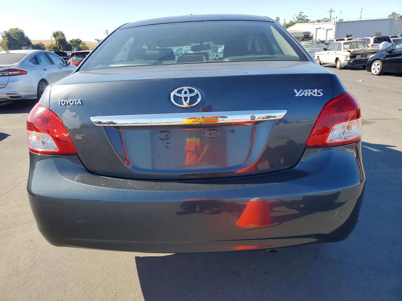 2010 Toyota Yaris Base - Фото 6