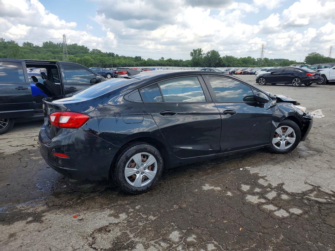 2018 Chevrolet Cruze Ls - Фото 3