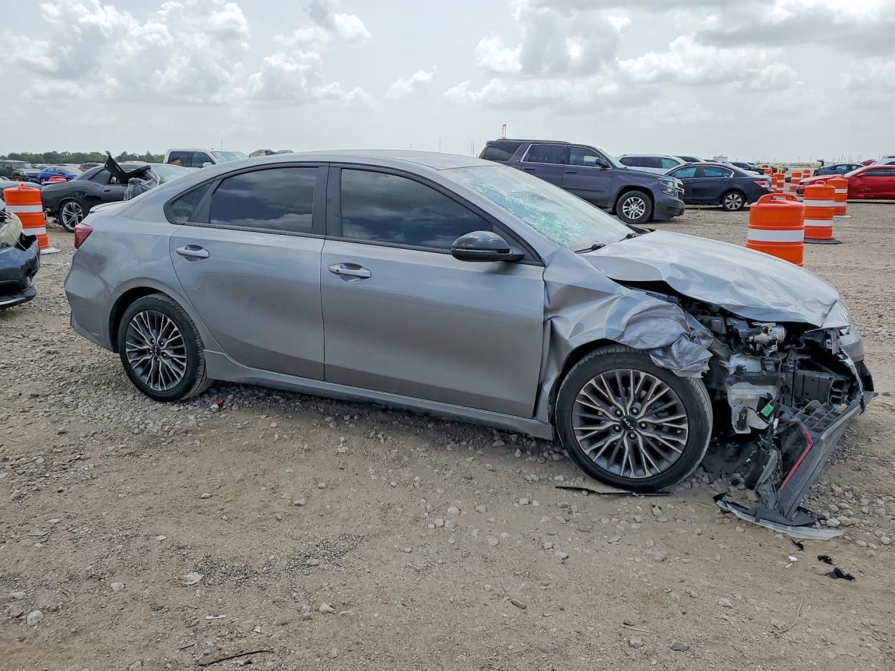 2022 Kia Forte Gt Line - Фото 4