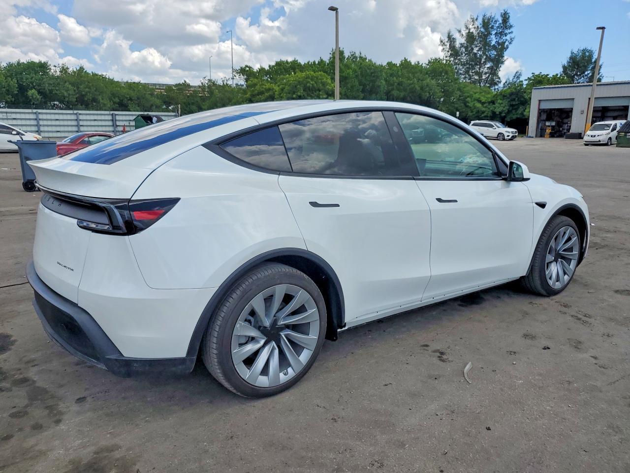 2026 Tesla Model Y - Image 3