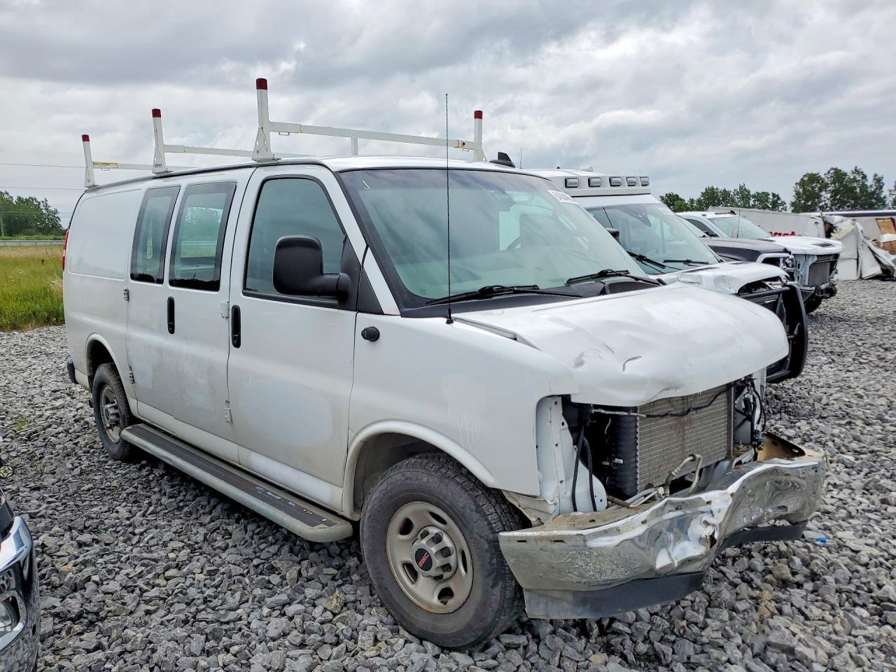 2022 GMC Savana - Фото 4
