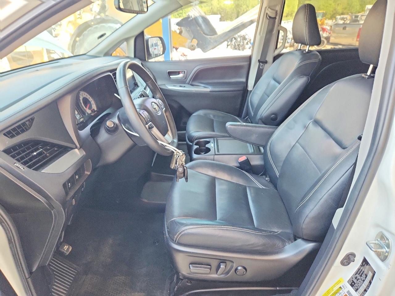 2017 Toyota Sienna Se - Image 7