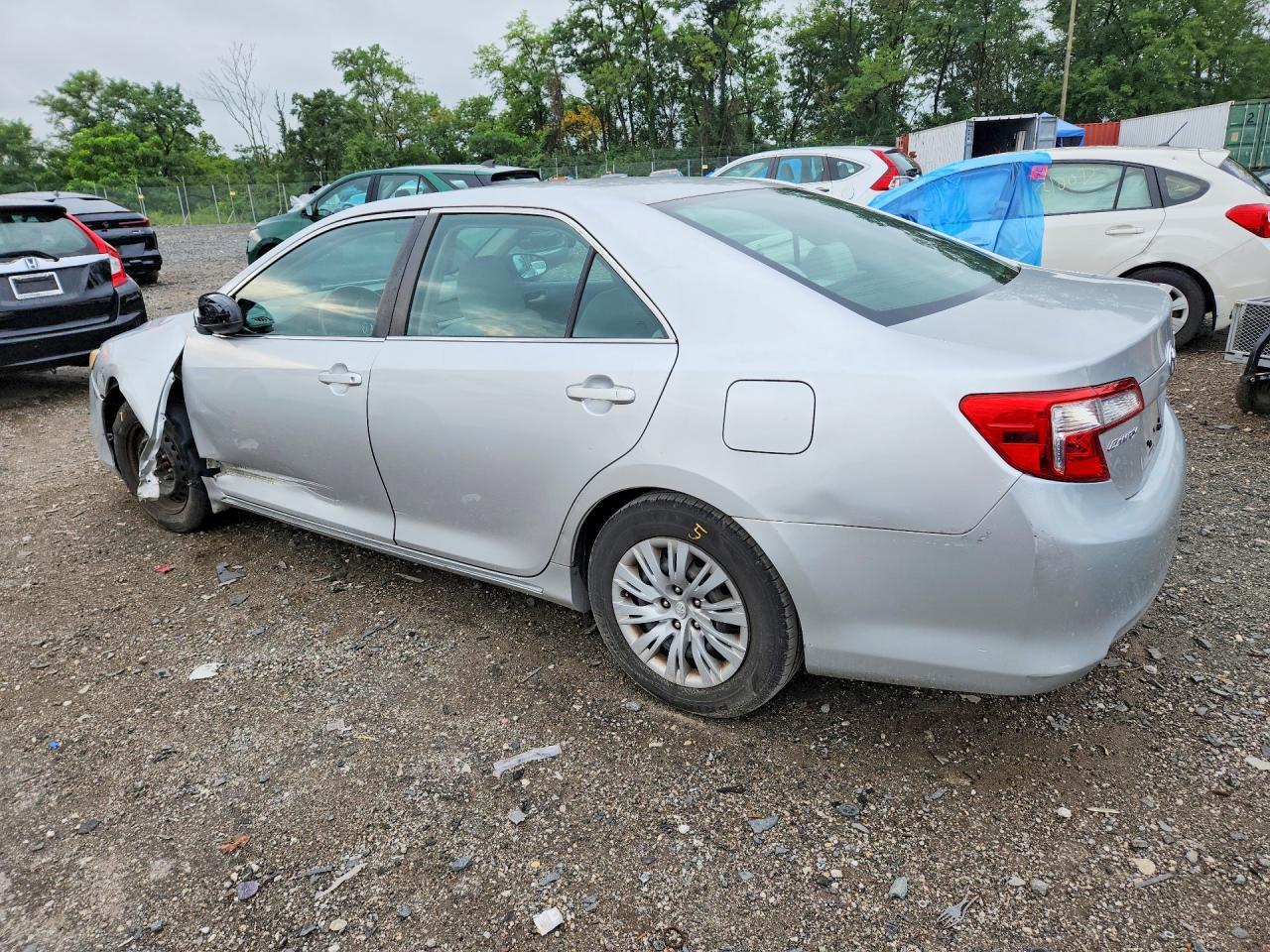 2012 Toyota Camry Le - Фото 2