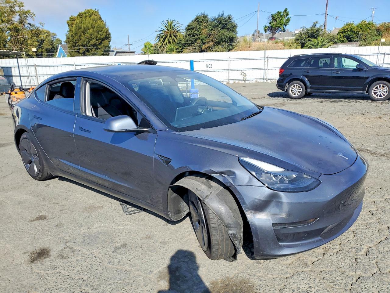 2023 Tesla Model 3 - Image 4