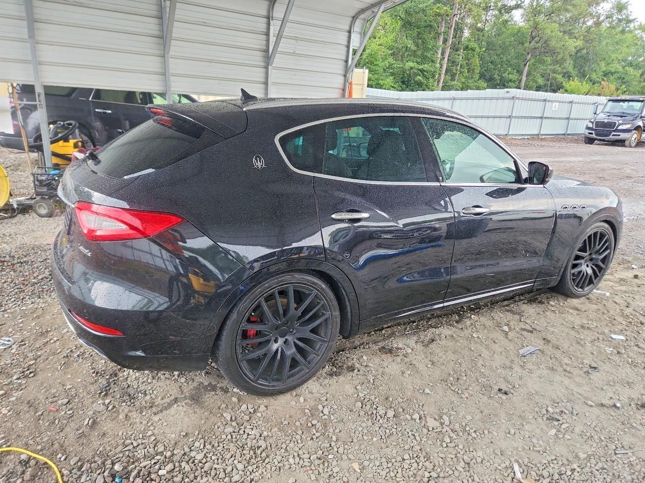 2017 Maserati Levante S Luxury - Image 3