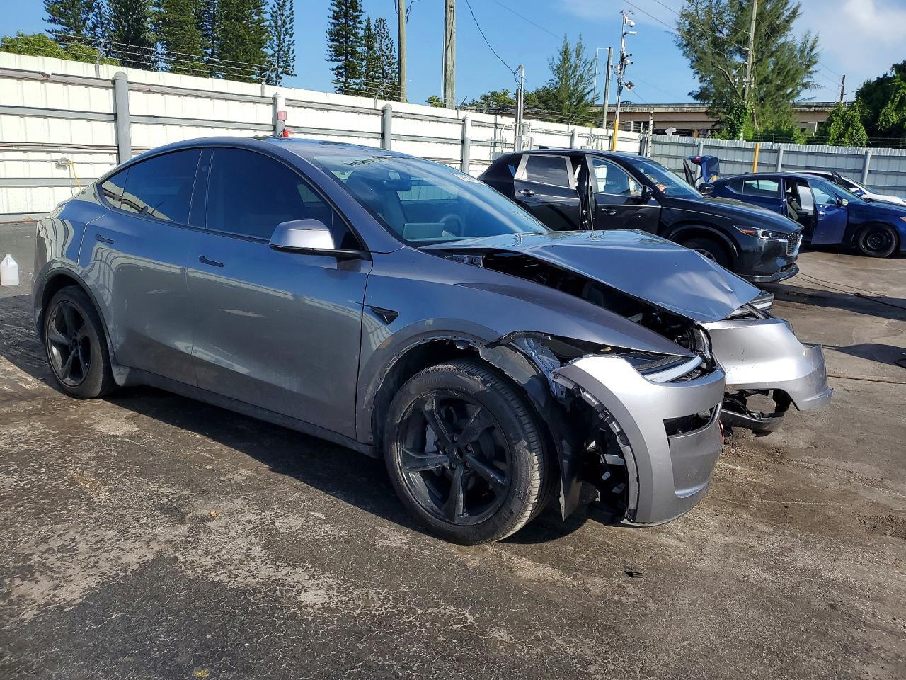 2026 Tesla Model Y - Image 4