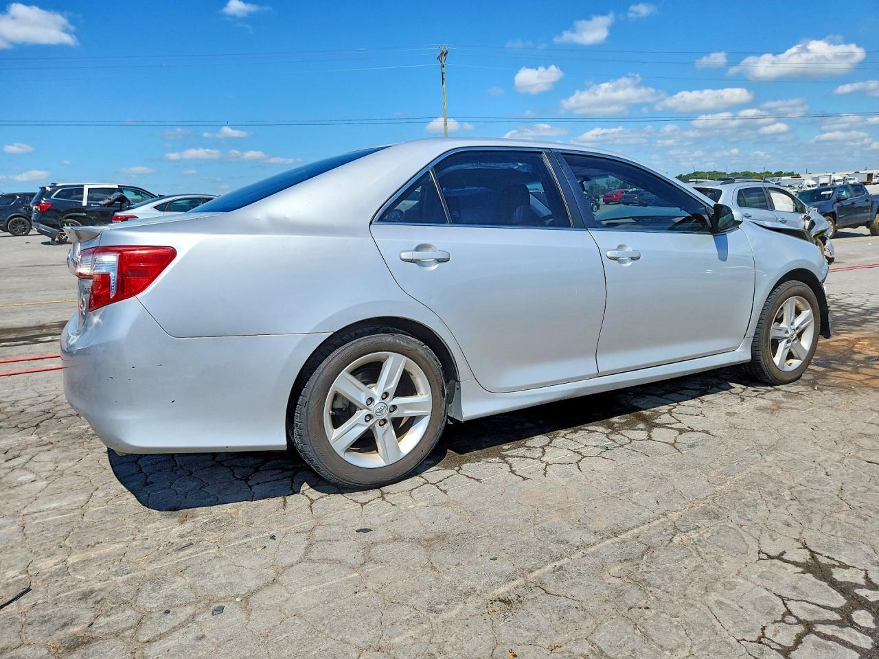 2014 Toyota Camry Se - Image 3