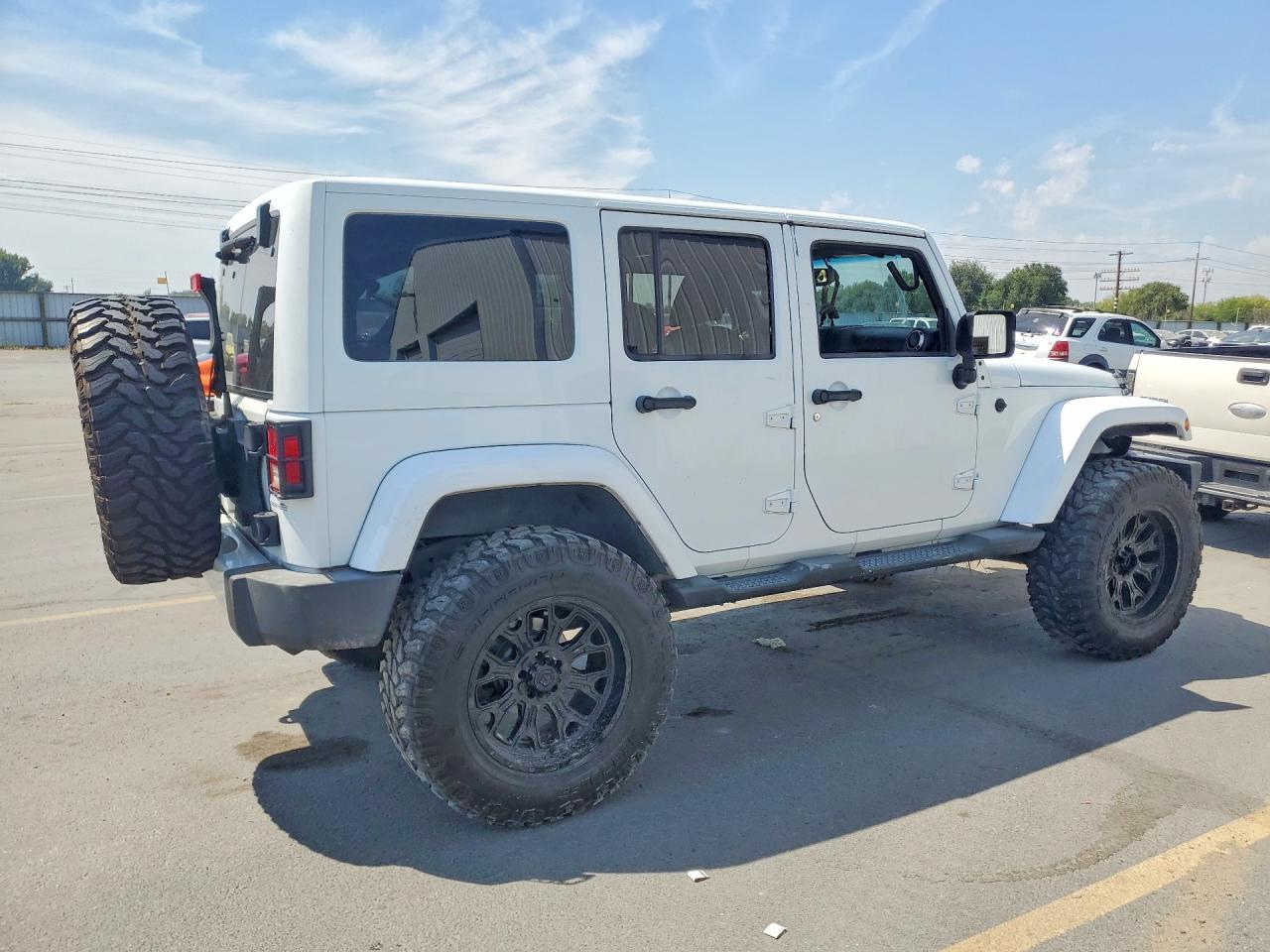 2013 Jeep Wrangler Unlimited Sahara - Image 3