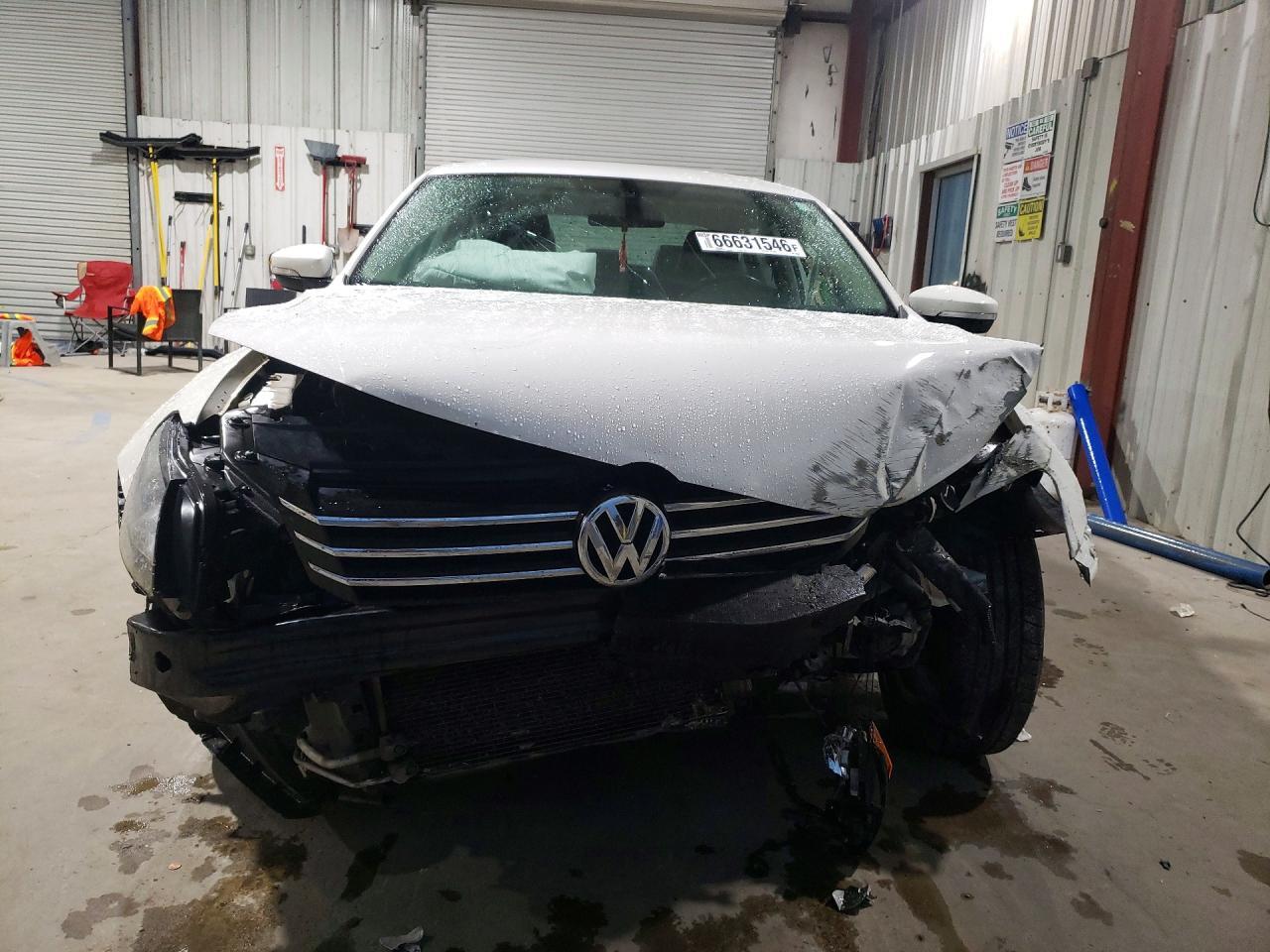 2015 Volkswagen Passat S - Image 5