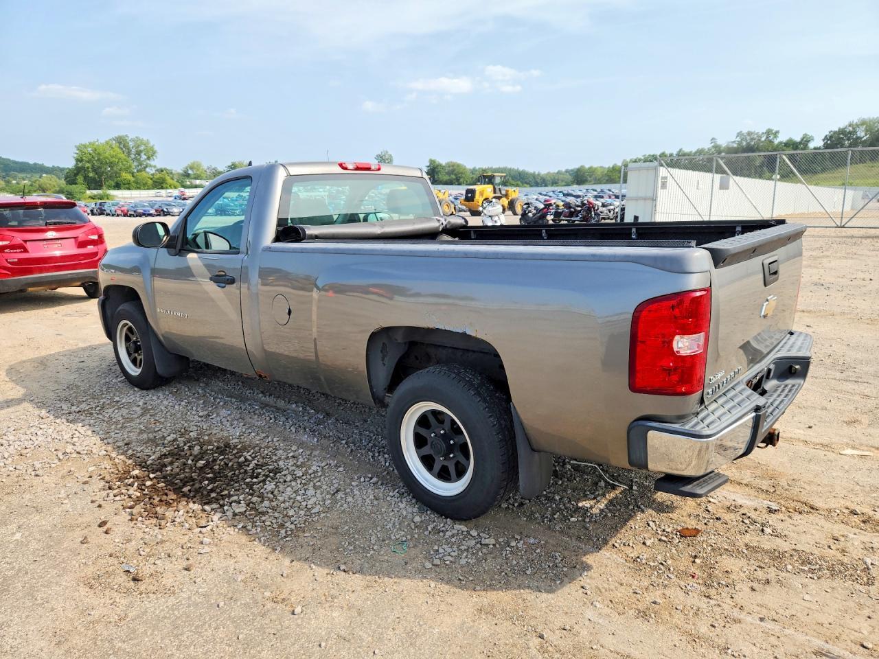 2008 Chevrolet Silverado C1500 - Image 2