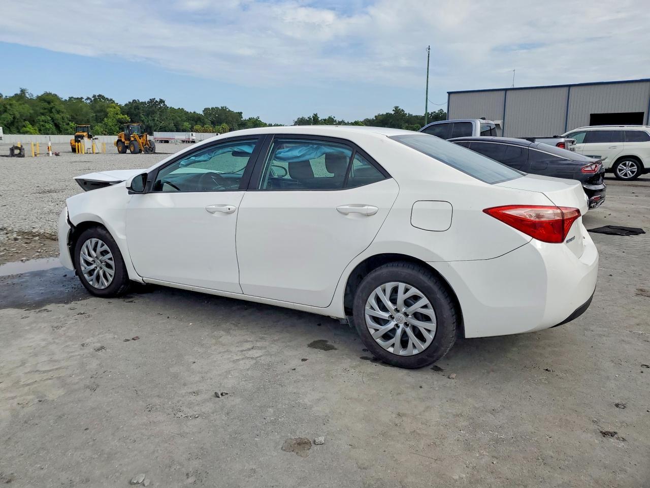 2018 Toyota Corolla Le - Image 2