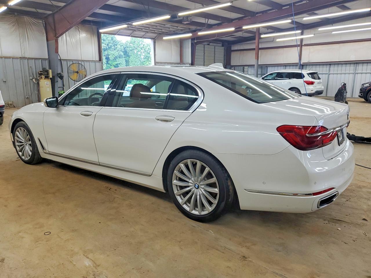 2018 BMW 740 I - Image 2