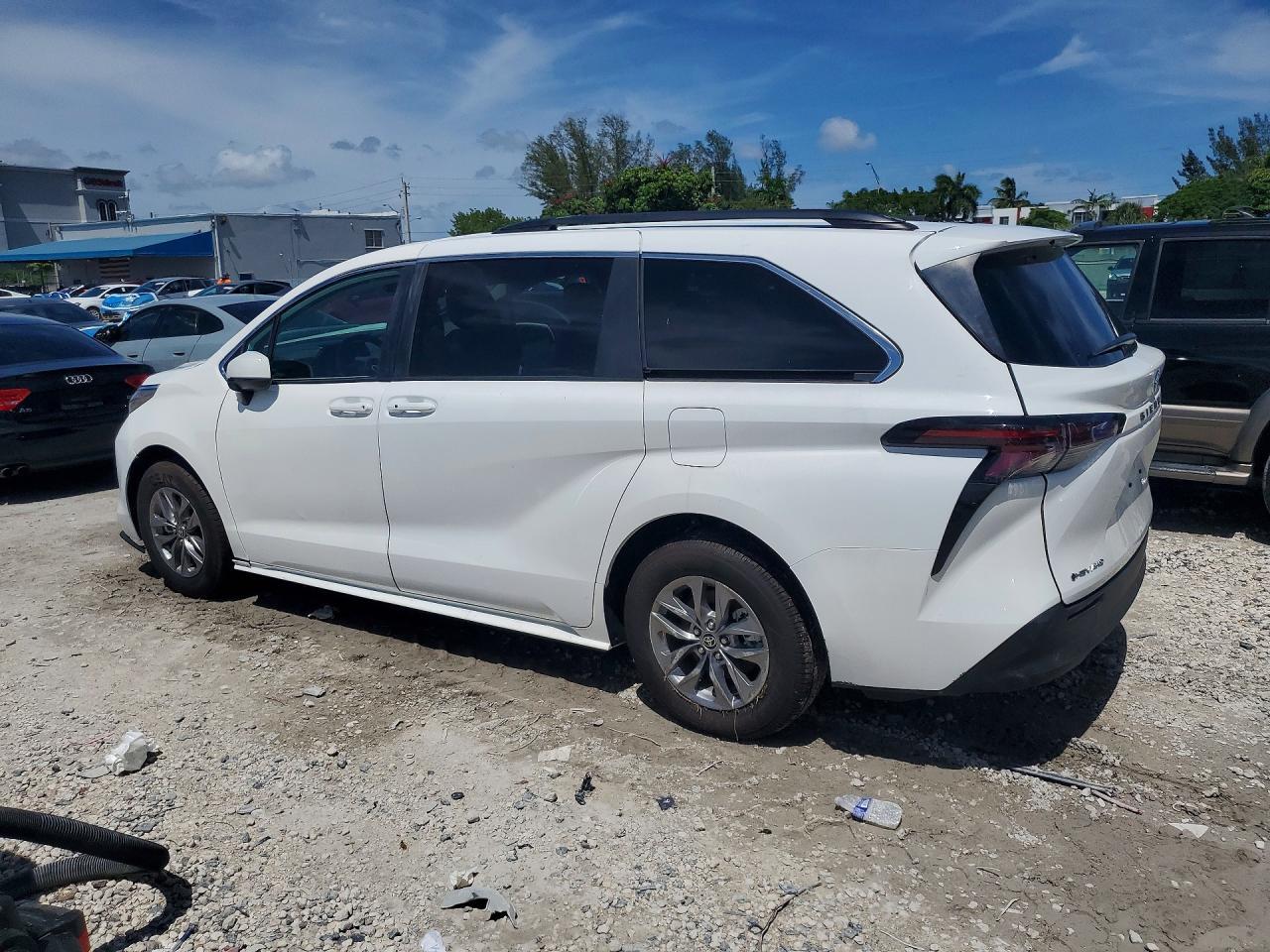 2026 Toyota Sienna Le - Фото 2