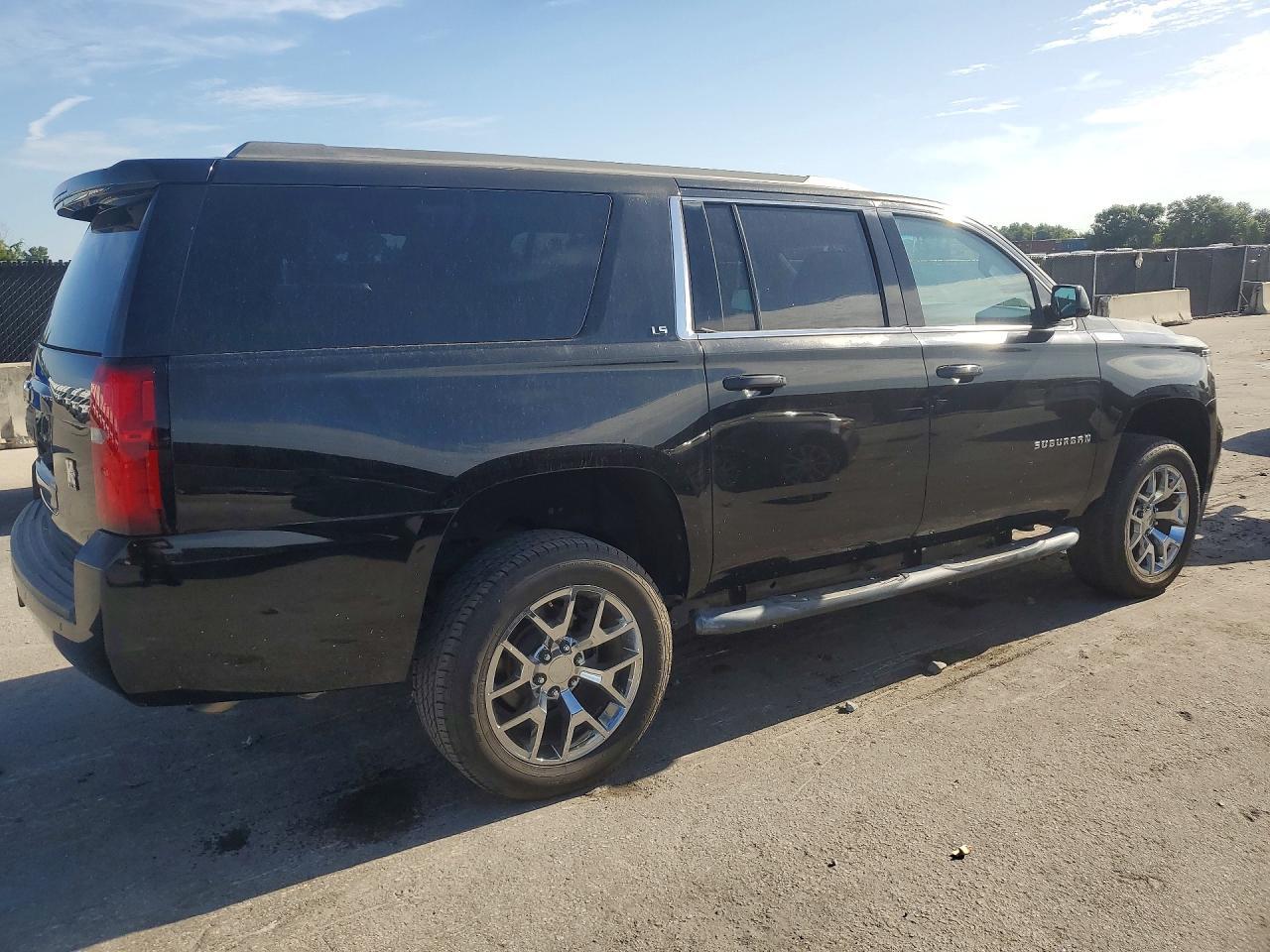 2015 Chevrolet Suburban C1500 Ls - Фото 3