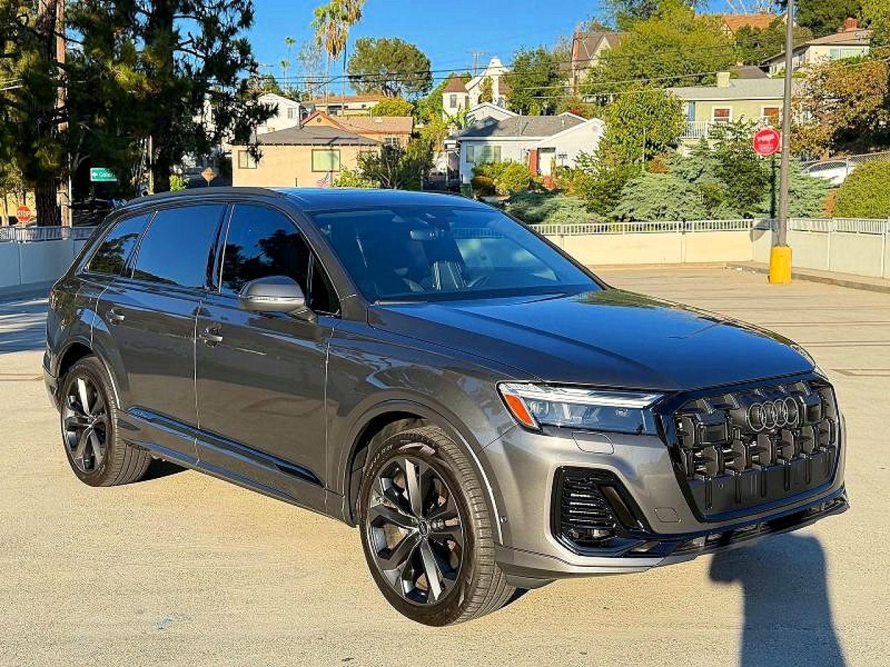 2025 Audi Q7 Premium Plus