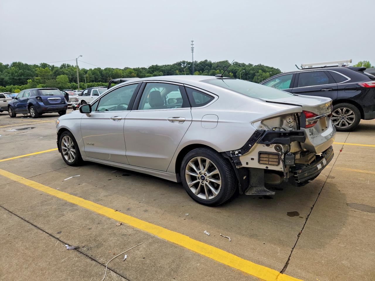 2017 Ford Fusion Se Hybrid - Фото 2