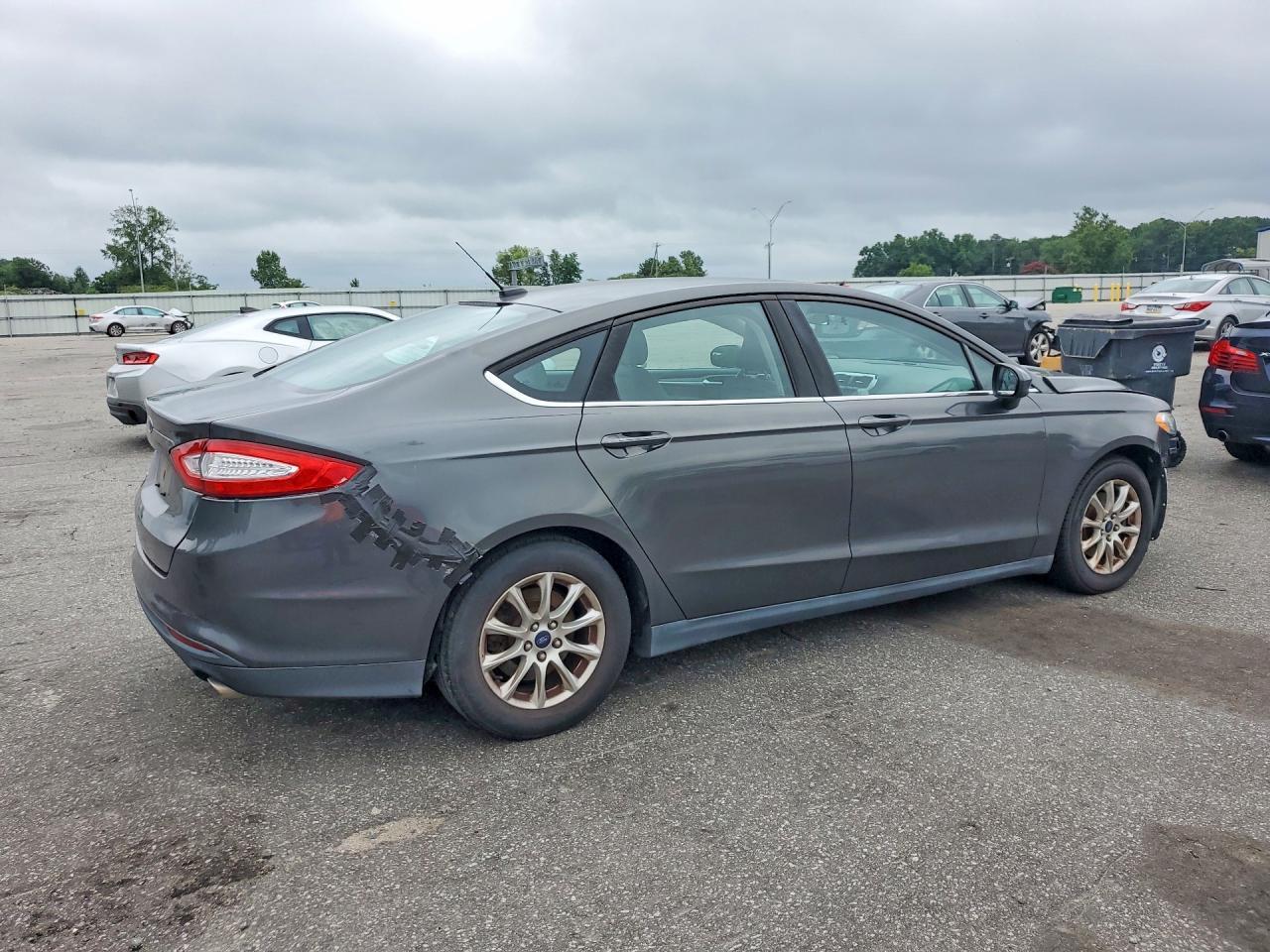 2016 Ford Fusion S - Image 3