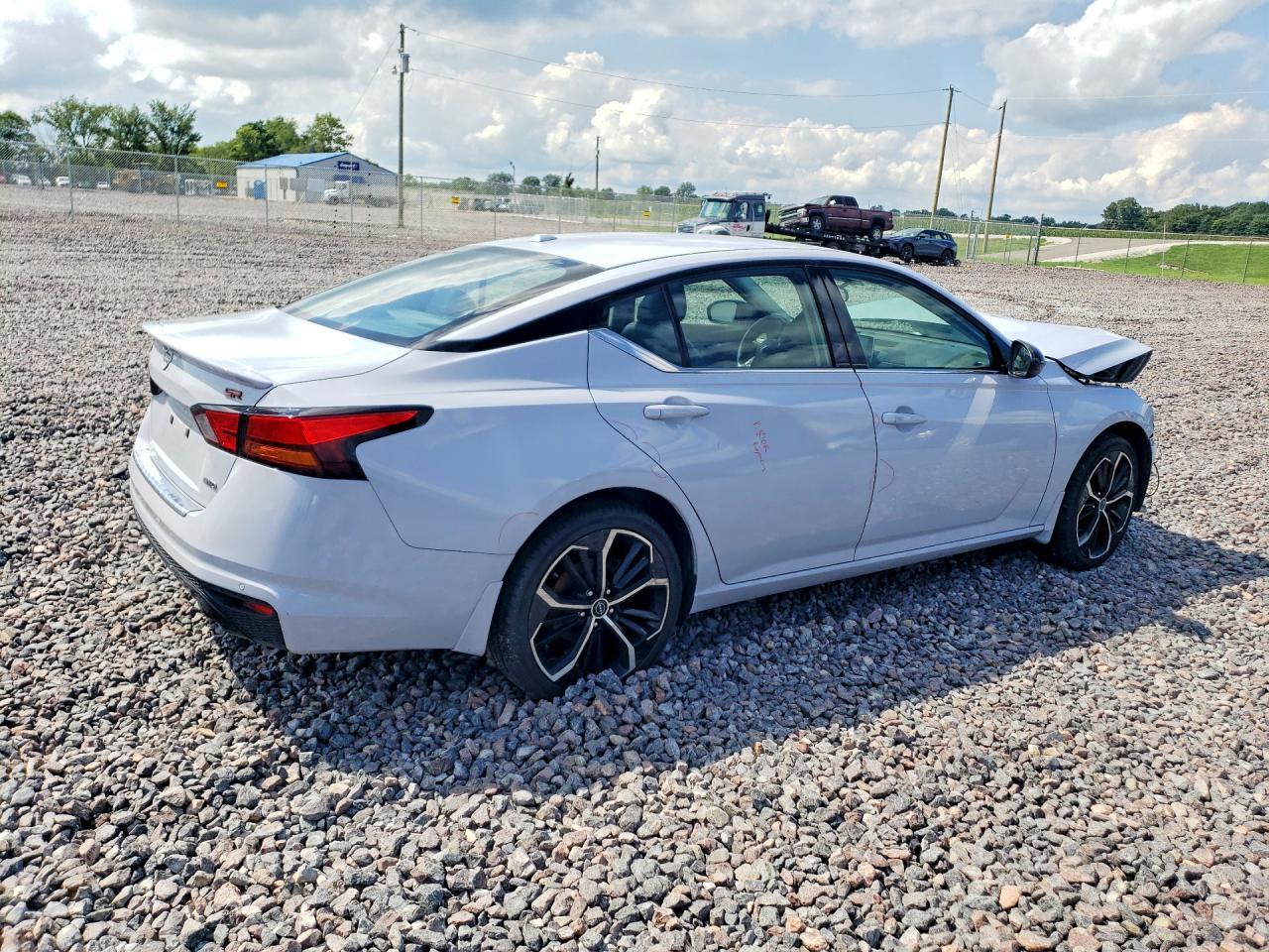 2023 Nissan Altima Sr - Image 3