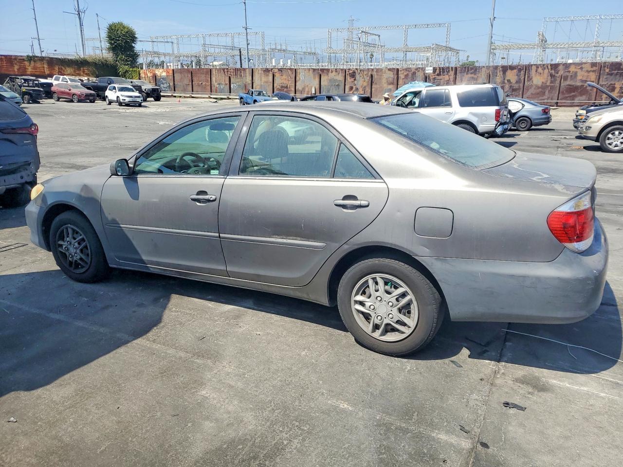 2006 Toyota Camry Le - Фото 2