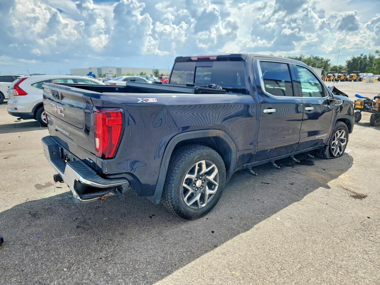 2023 GMC Sierra K1500 Slt - Image 3