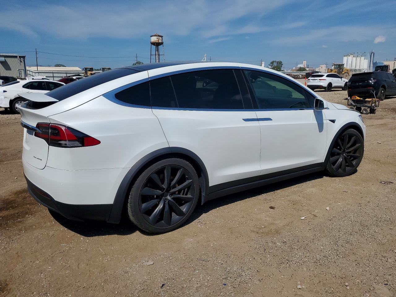 2020 Tesla Model X - Фото 3