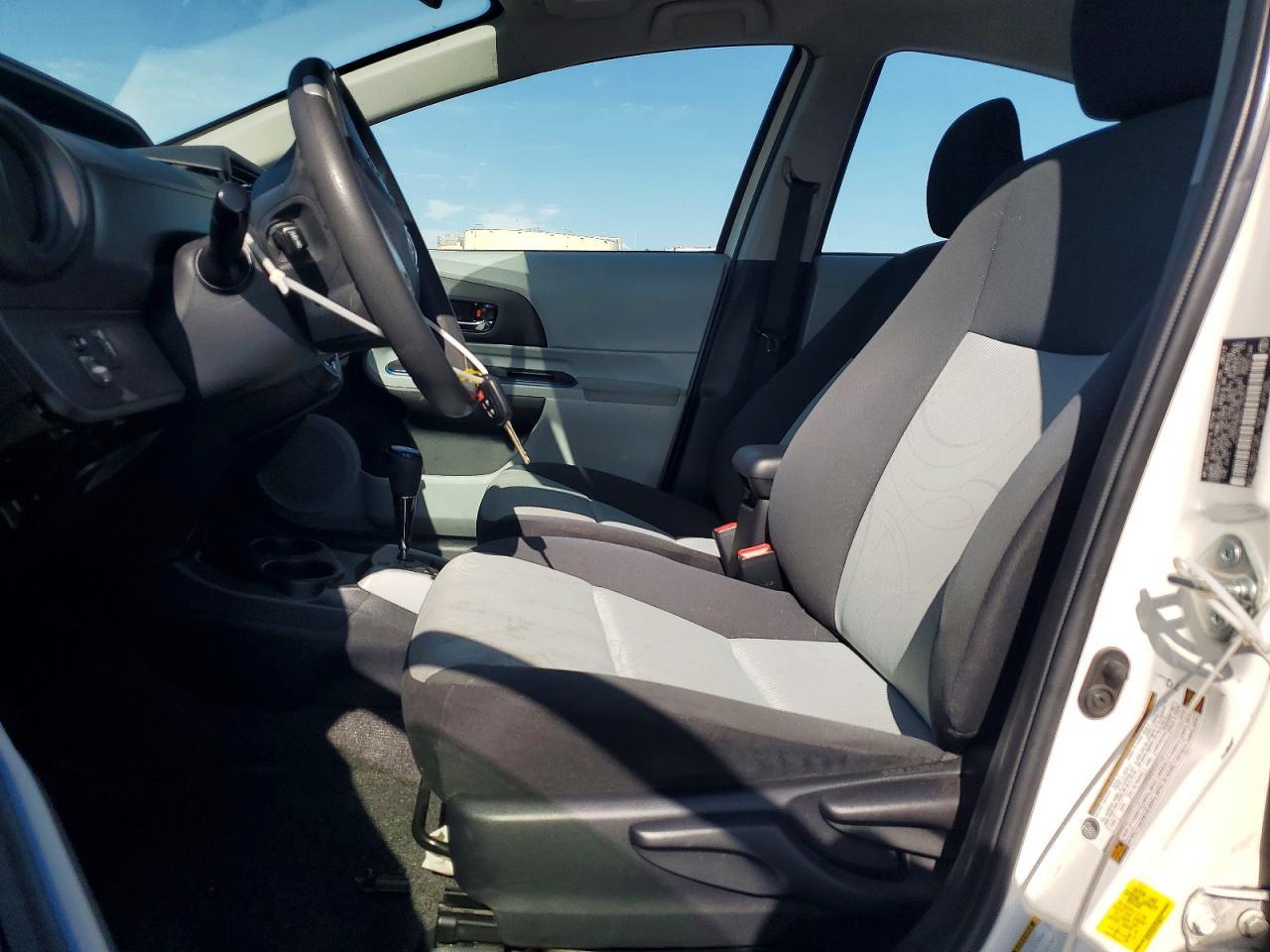 2013 Toyota Prius C Two - Фото 7