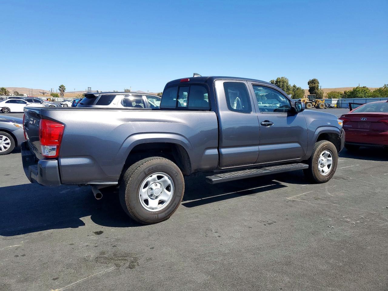2017 Toyota Tacoma Sr - Фото 3
