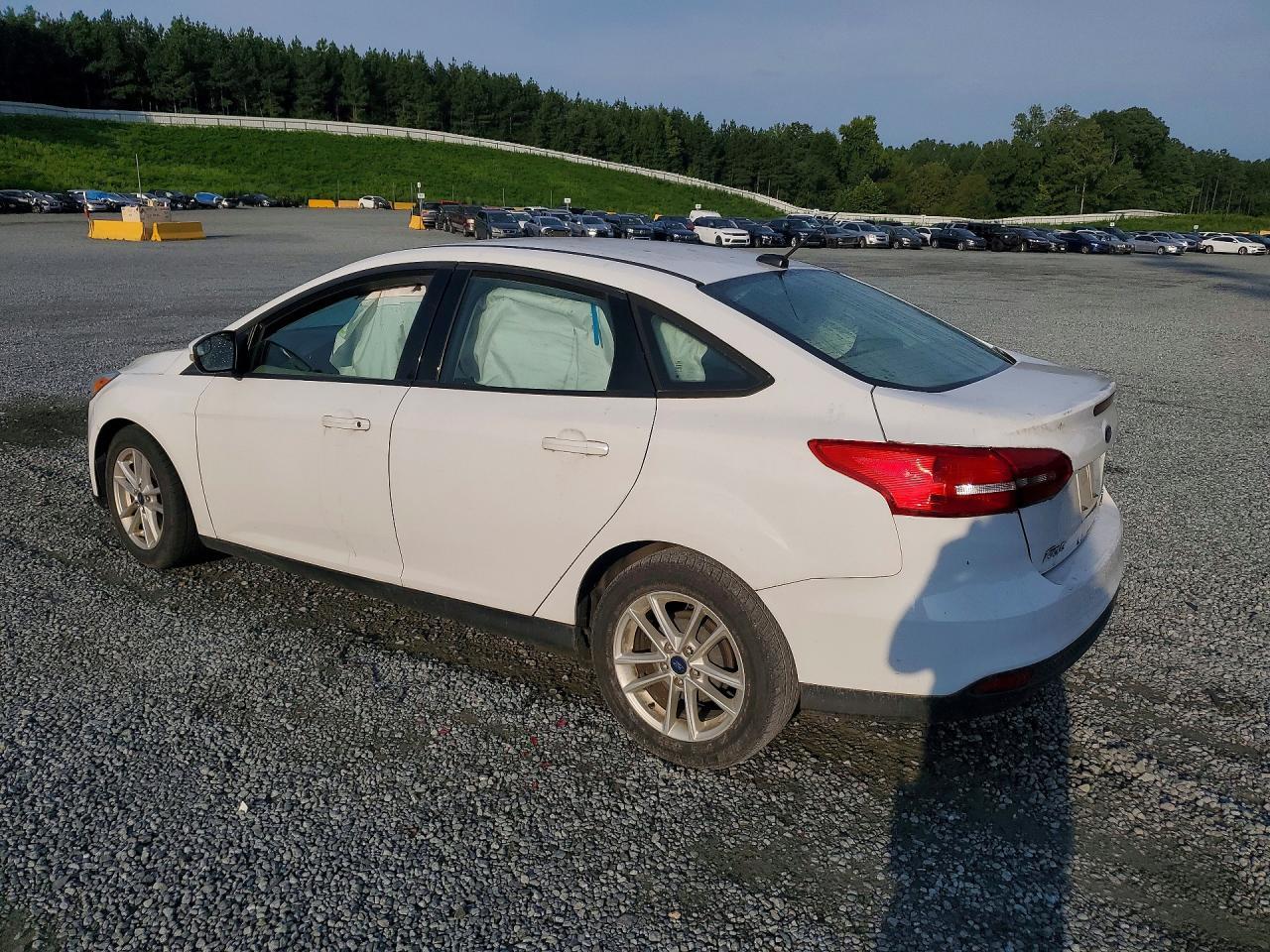 2016 Ford Focus Se - Image 2
