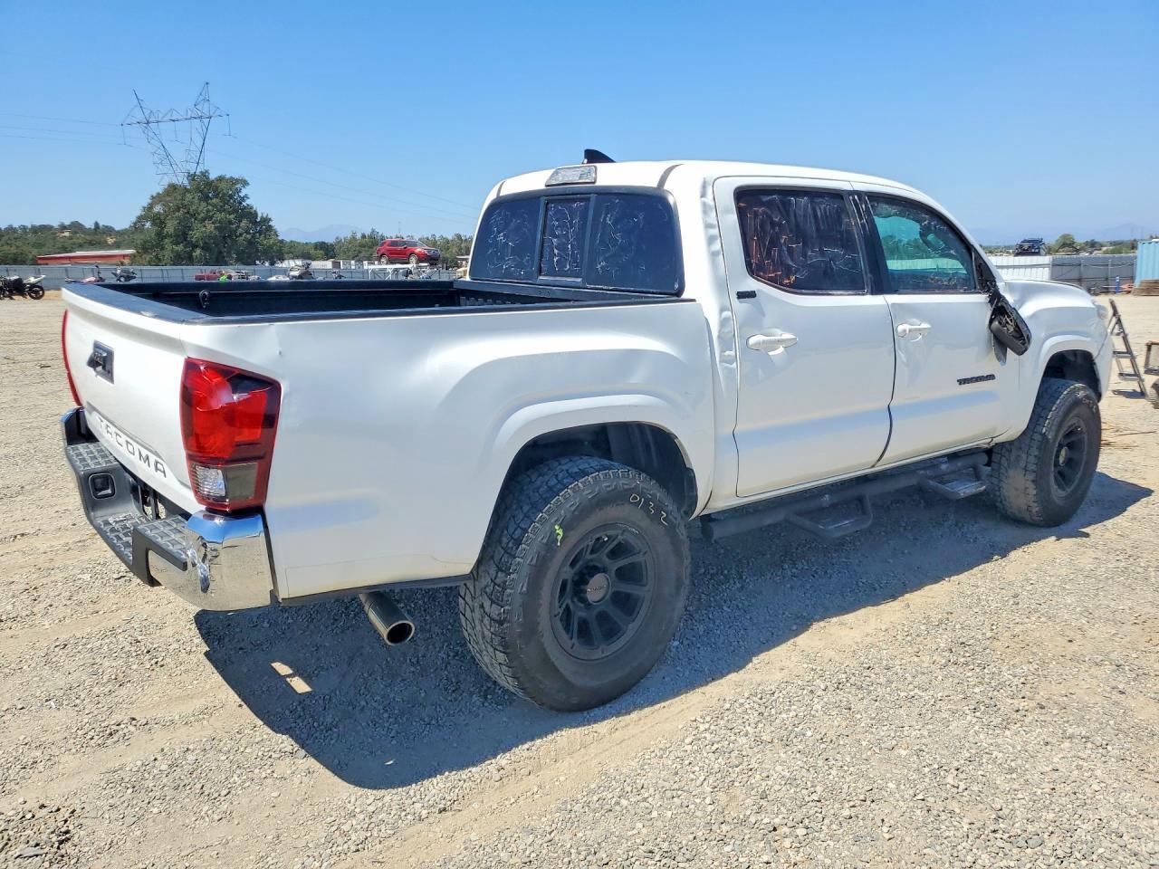 2018 Toyota Tacoma Sr5 - Image 3
