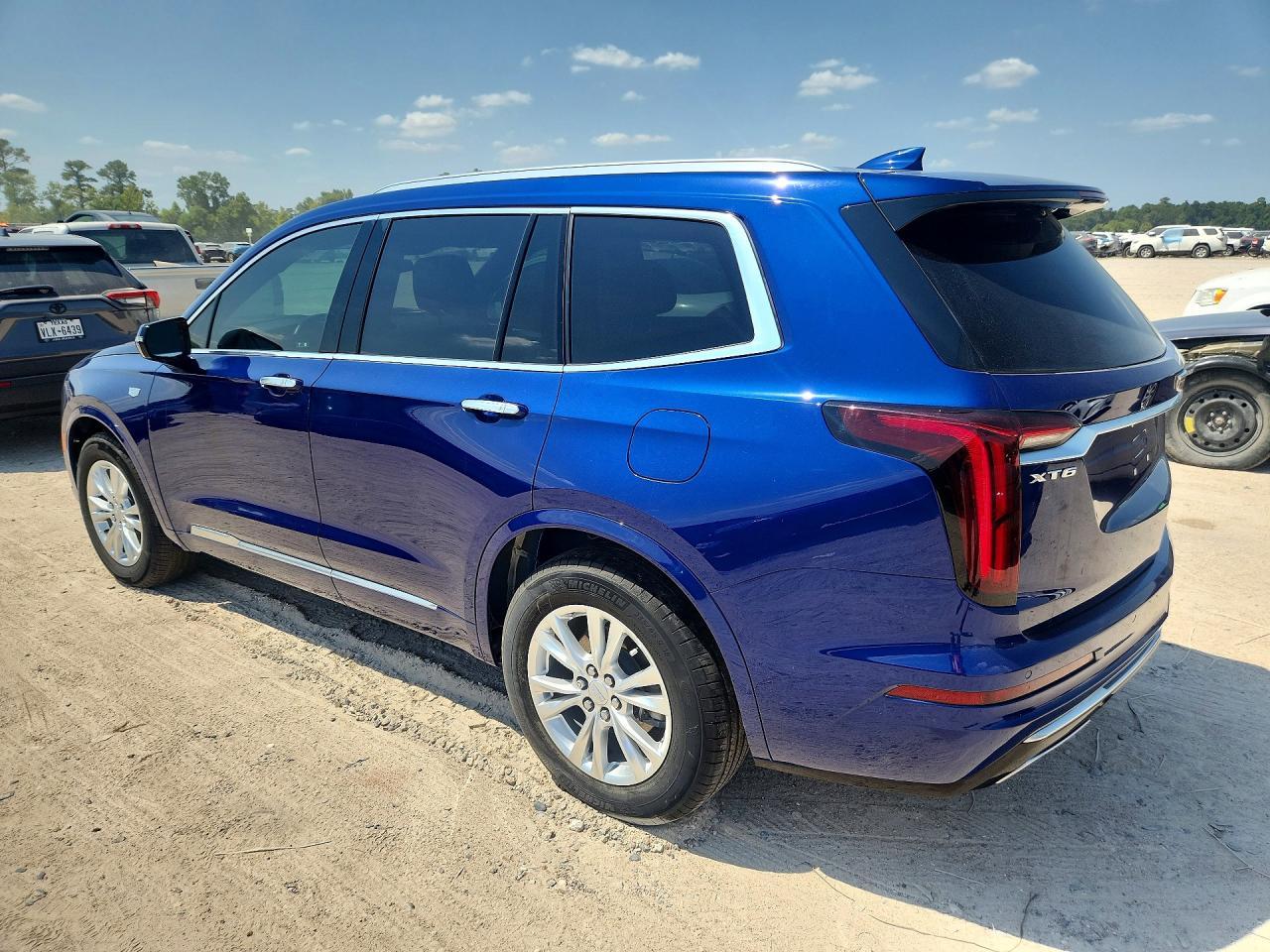 2024 Cadillac Xt6 Luxury - Image 2