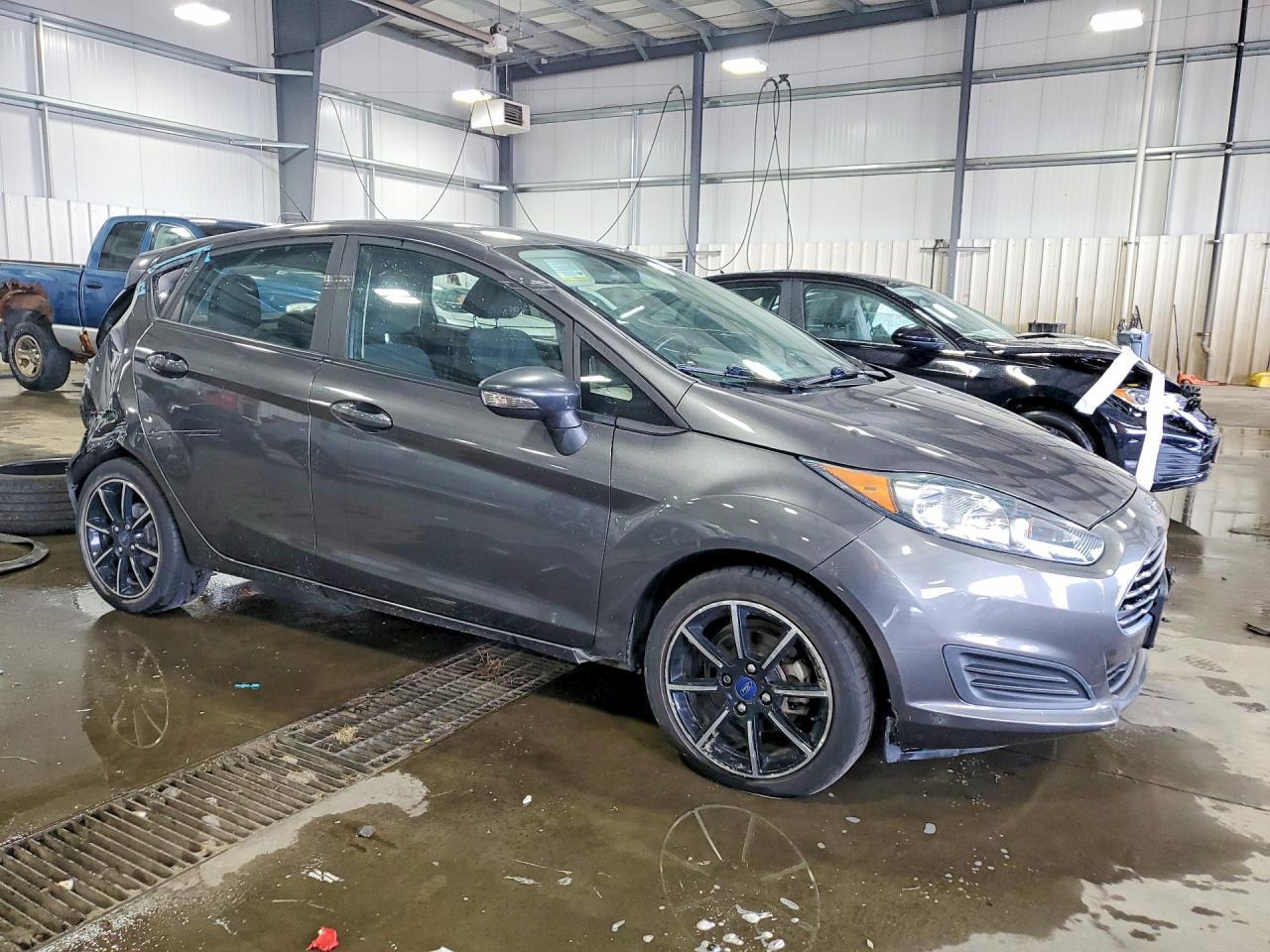 2015 Ford Fiesta Se - Фото 4