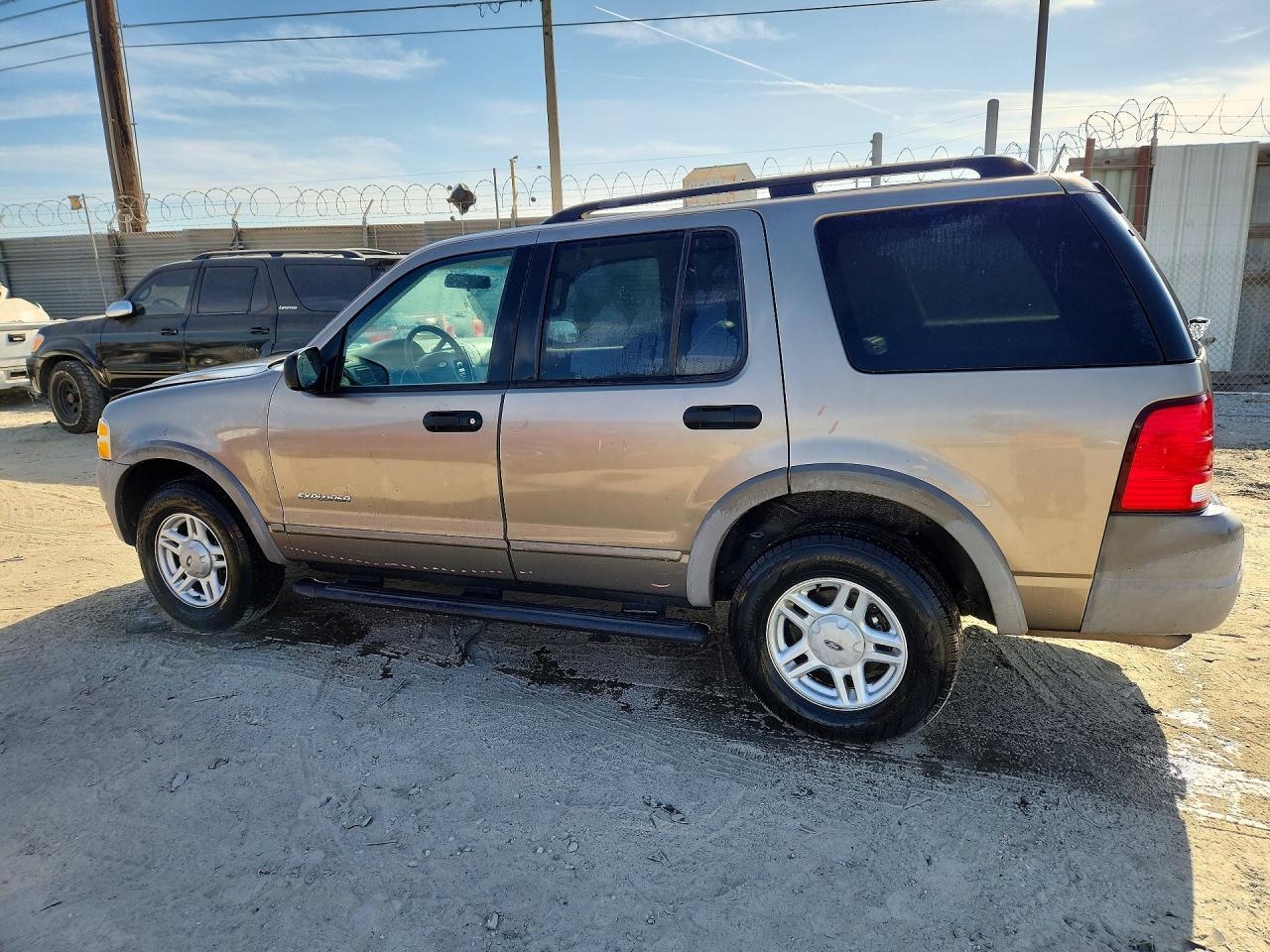 2002 Ford Explorer Xls - Image 2