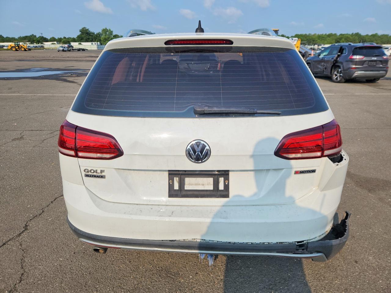2019 Volkswagen Golf Alltrack S - Image 6