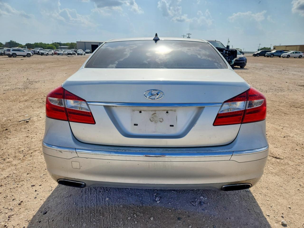 2013 Hyundai Genesis 3.8L - Image 6