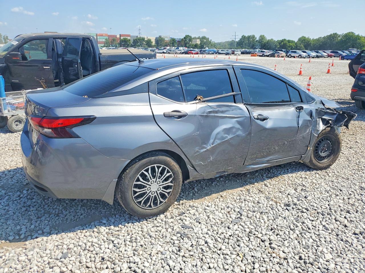 2020 Nissan Versa S - Фото 3