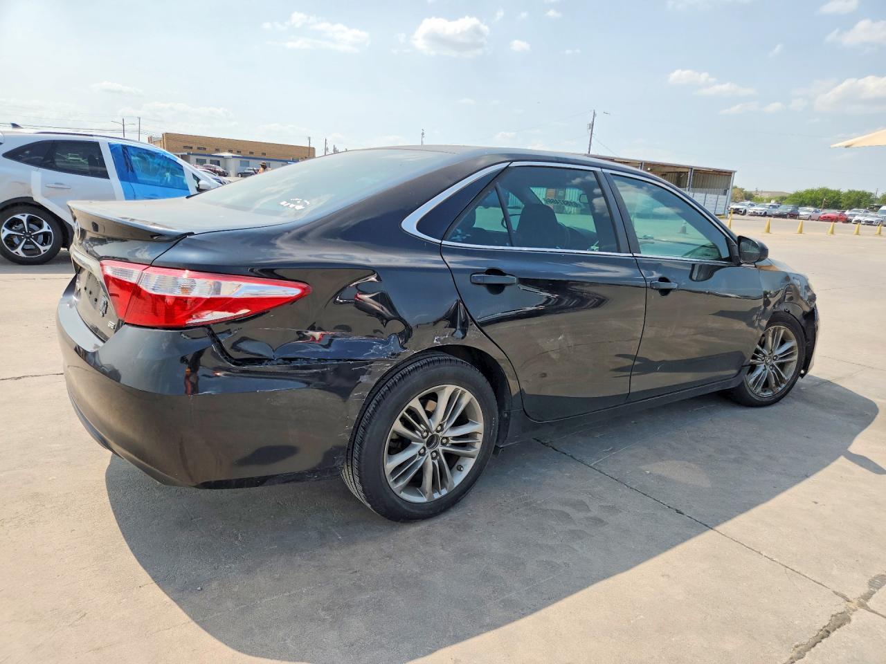 2016 Toyota Camry Se - Image 3
