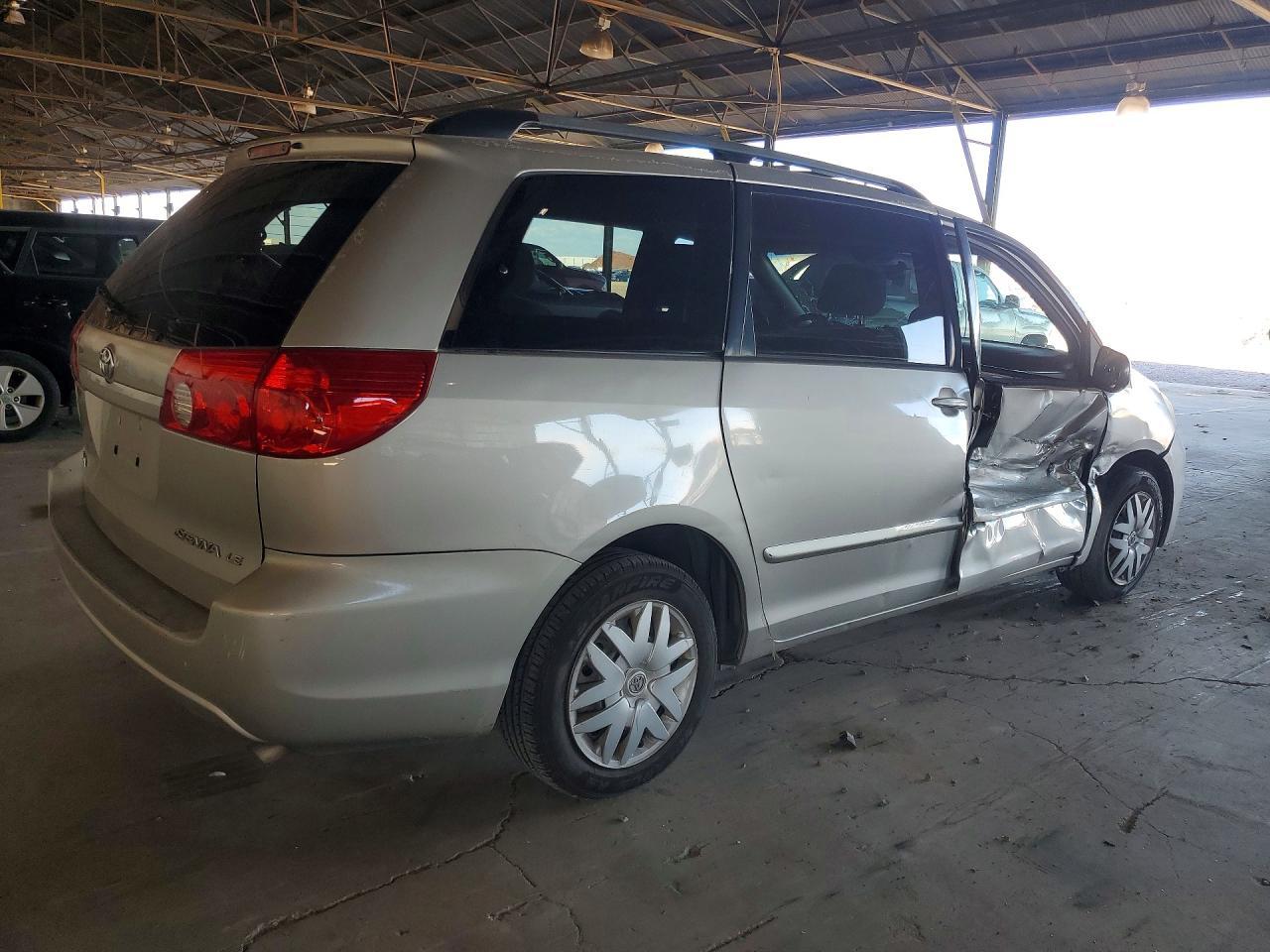 2006 Toyota Sienna Le 8 Passenger - Image 3