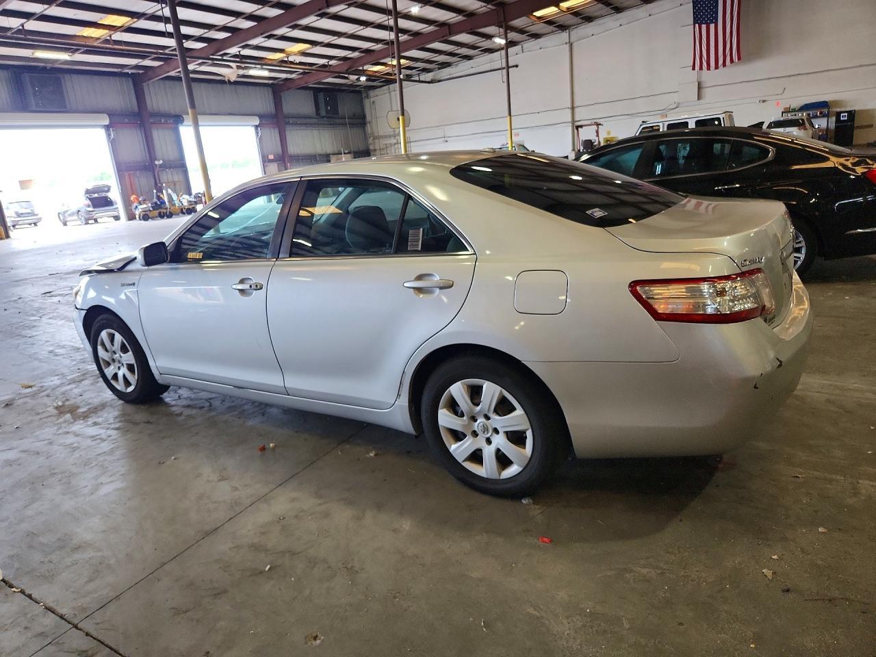 2011 Toyota Camry Hybrid - Image 2