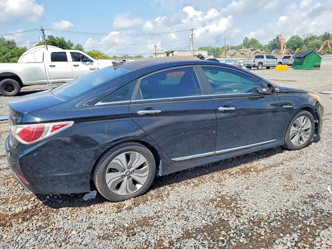 2013 Hyundai Sonata Hybrid - Image 3