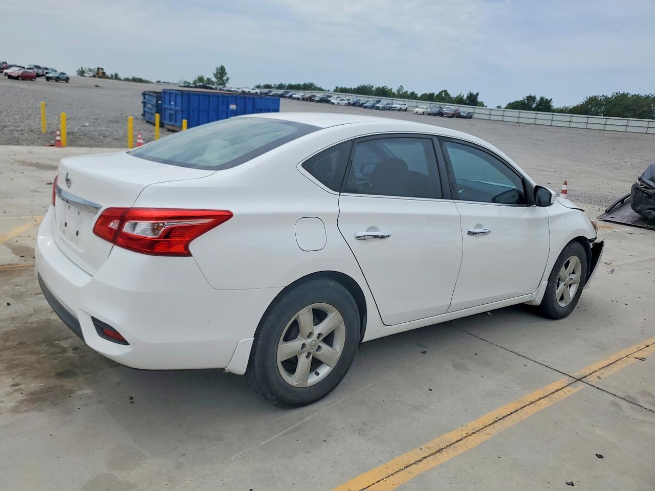2016 Nissan Sentra S - Фото 3