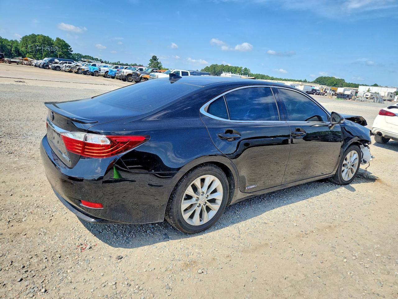 2015 Lexus Es 300H - Фото 3
