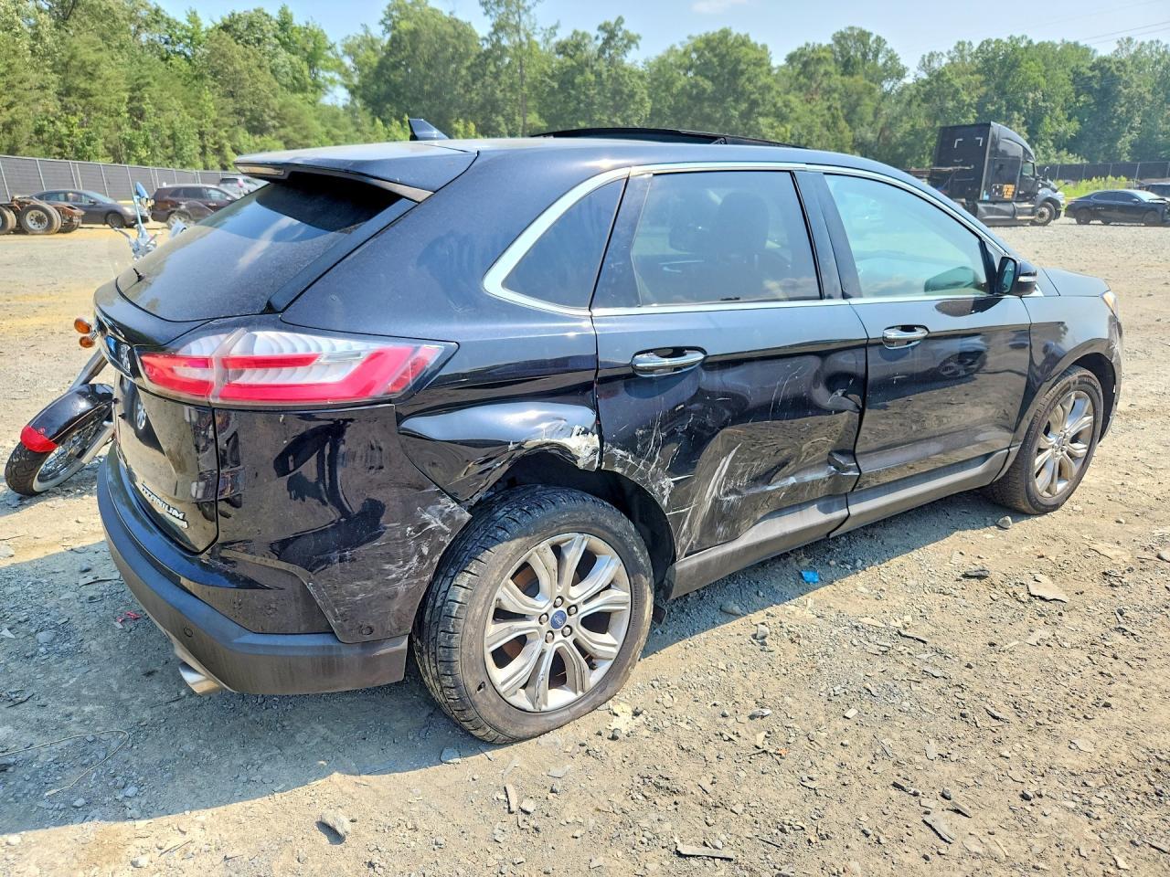 2020 Ford Edge Titanium - Image 3