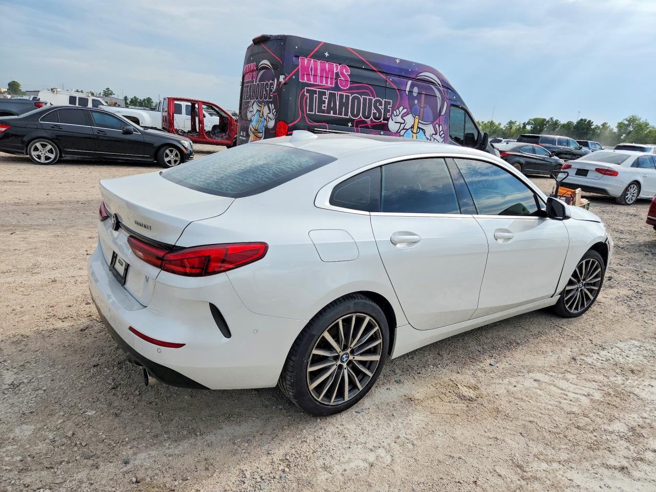 2021 BMW 228Xi - Фото 3