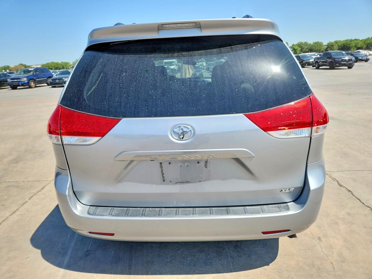 2013 Toyota Sienna Xle 8-Passenger - Фото 6
