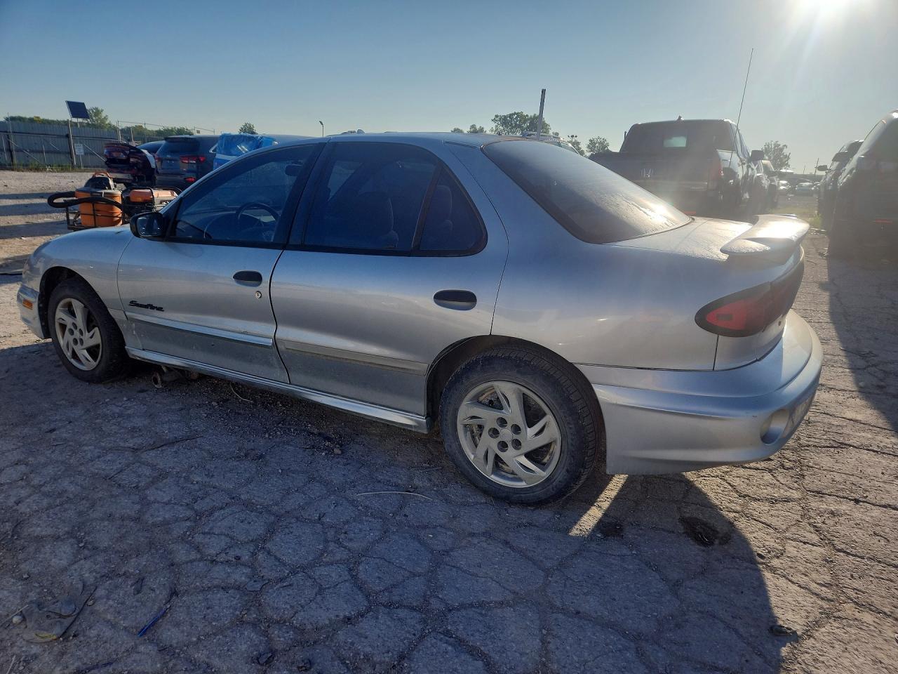 2000 Pontiac Sunfire Se - Image 2