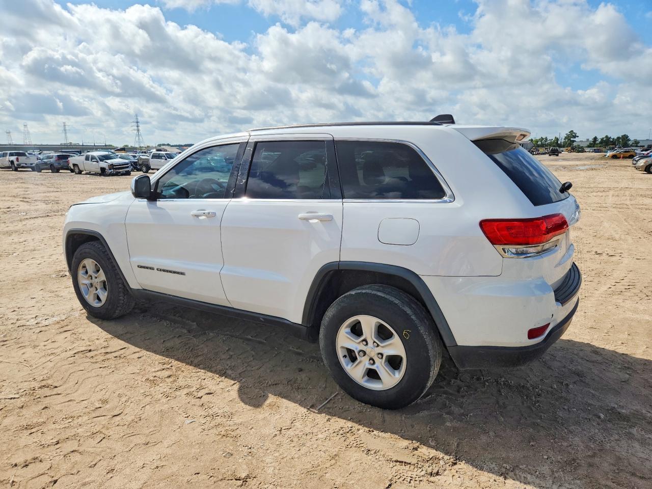 2017 Jeep Grand Cherokee Laredo - Image 2